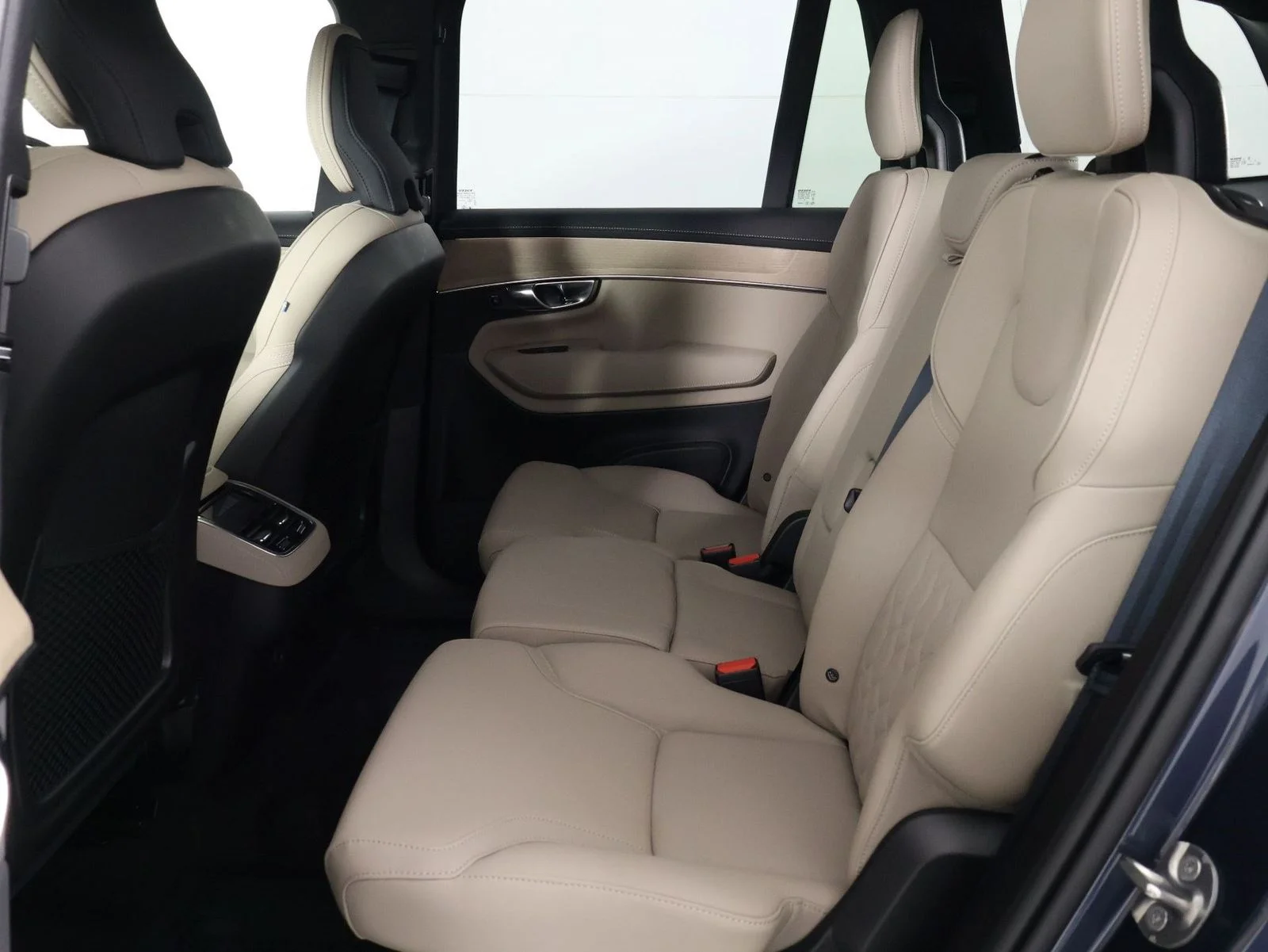 2026 Volvo XC90 Plus - Photo 32