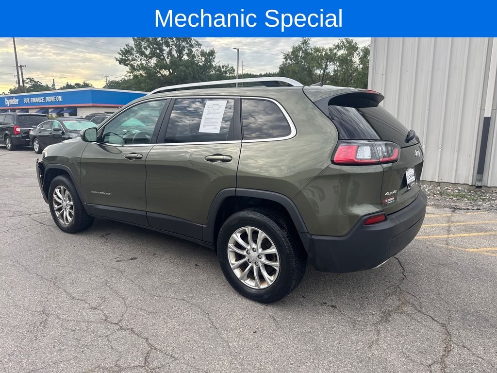 Used 2019 Green Jeep Latitude image 3