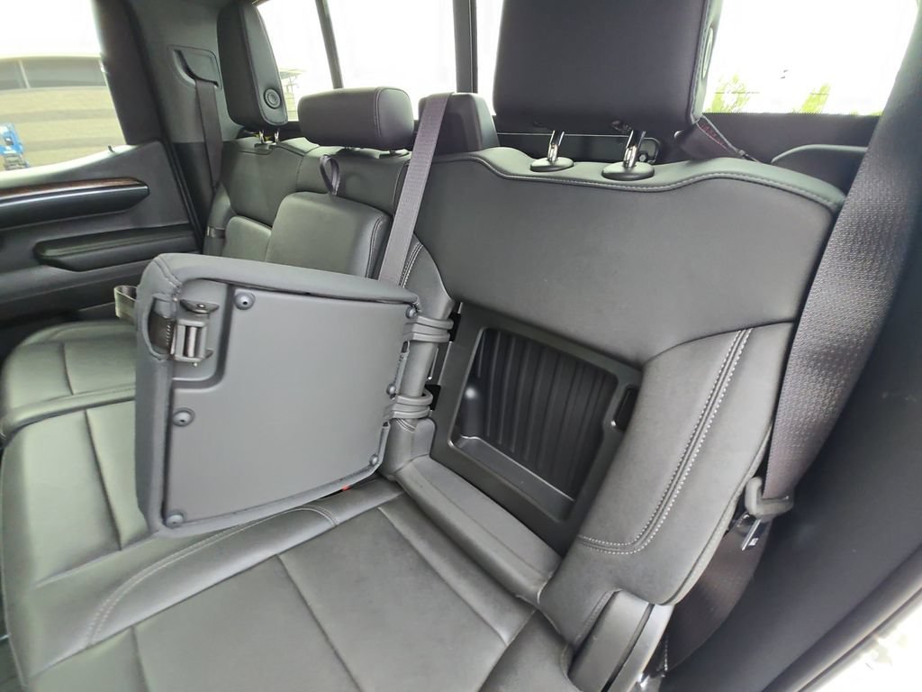 Used 2024 Summit White GMC Elevation image 35