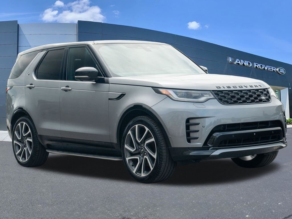 Used 2024 Gray Land Rover Dynamic SE image 3