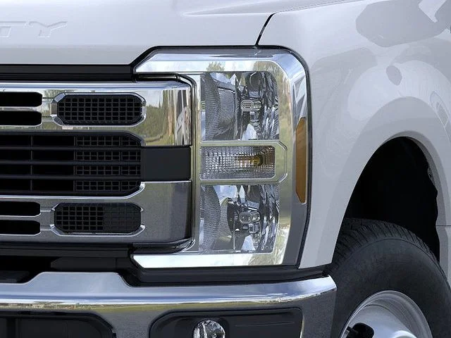 New 2026 Oxford White Ford F-350® XL image 19