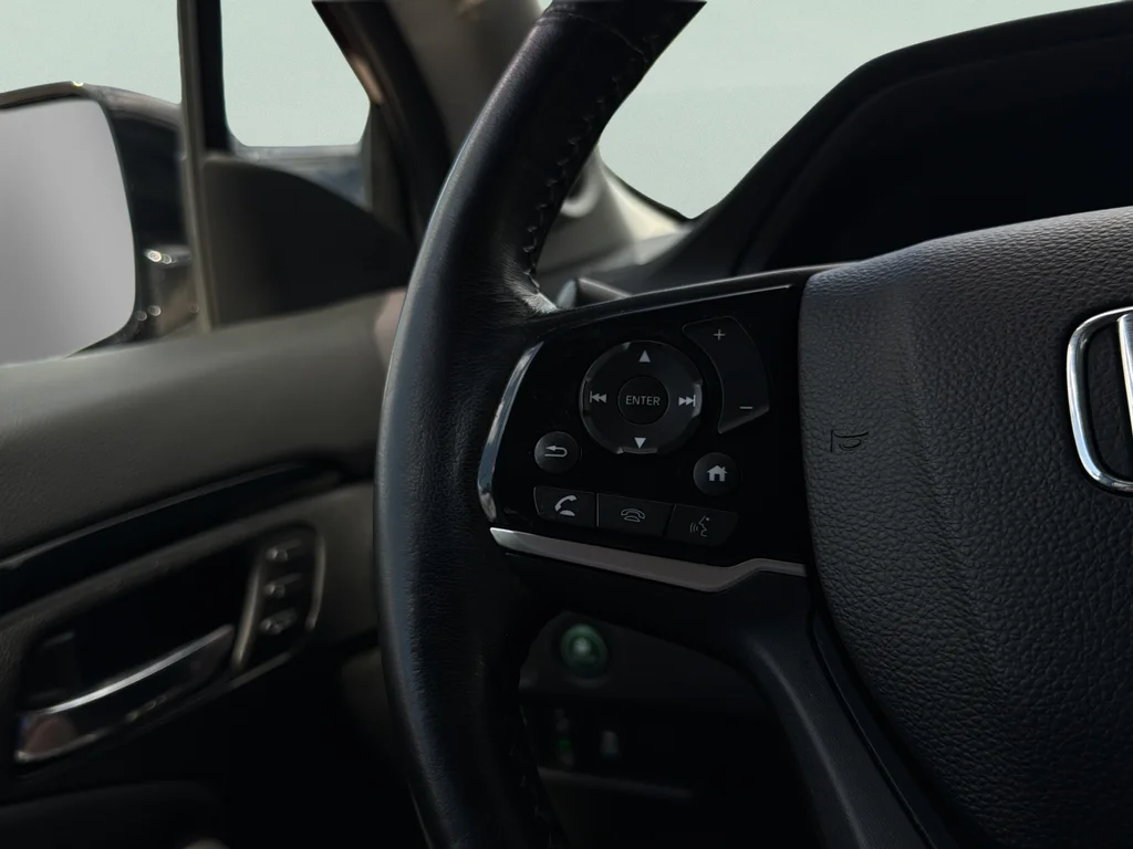 Used 2019 Red Honda Touring image 17