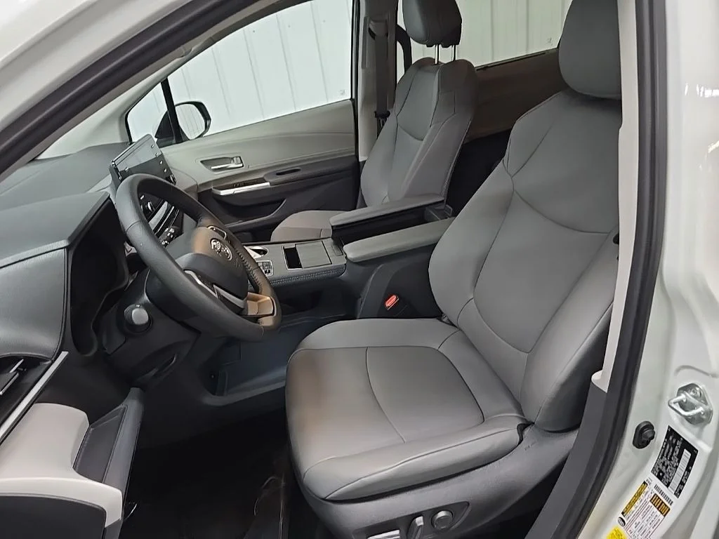 Used 2021 White Toyota XLE image 30