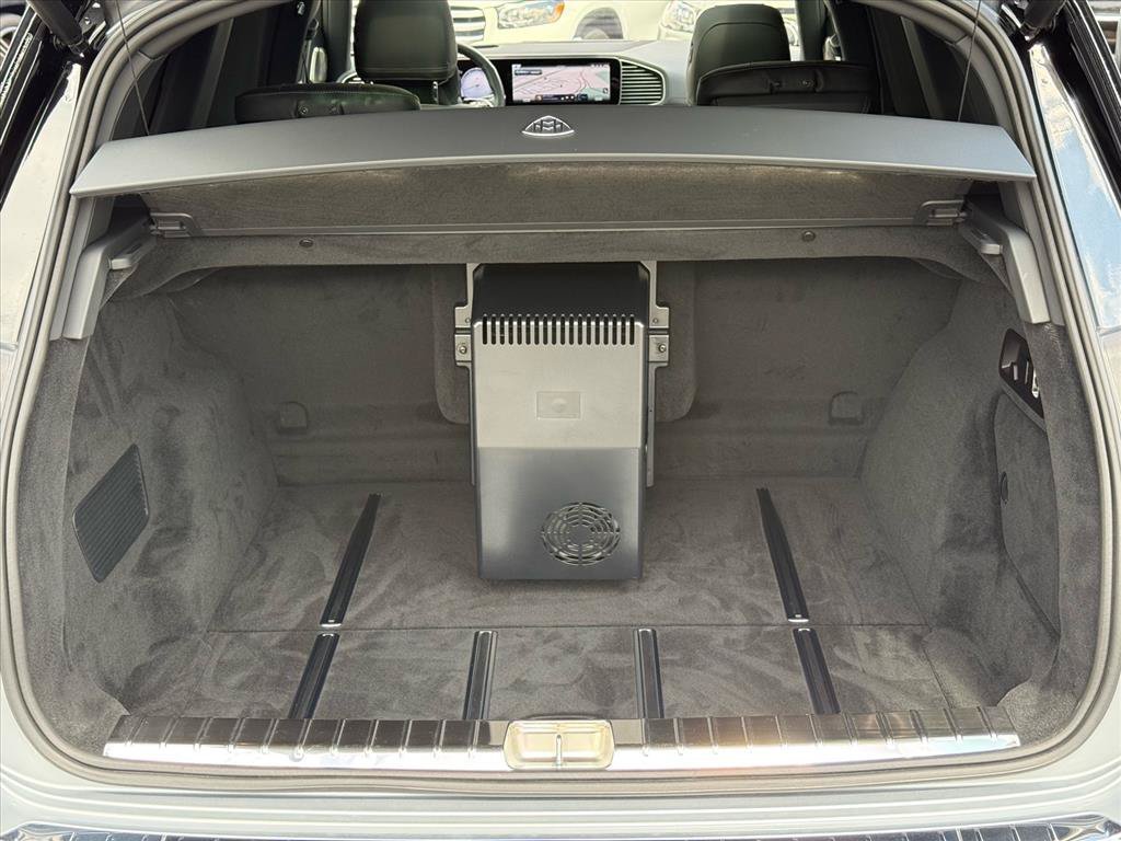 Certified Used 2025 Cirrus Silver (Upper) / Obsidian Black Metallic (Lower) Mercedes-Benz Maybach GLS 600 image 15