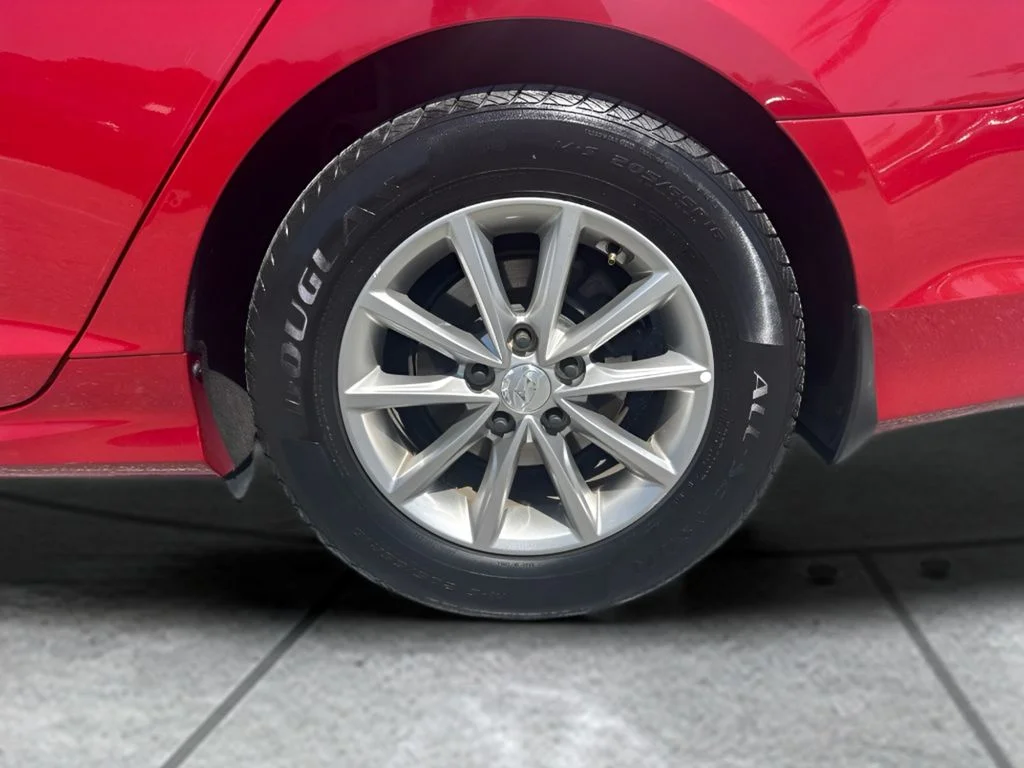 Used 2019 Red Hyundai SE image 23