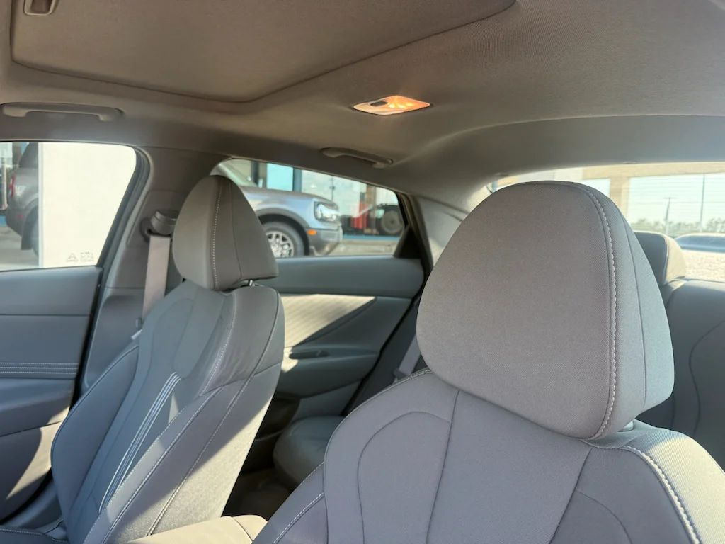 Used 2025 Amazon Gray Hyundai SEL Convenience image 11