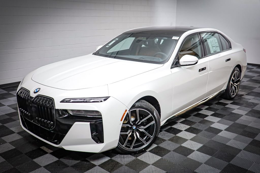 New 2026 Alpine White BMW 760i xDrive image 2