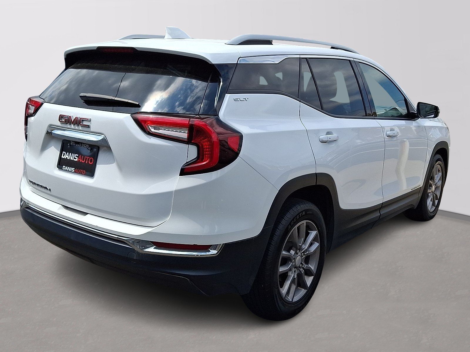 Used 2024 Summit White - GAZ GMC FWD SLT image 6