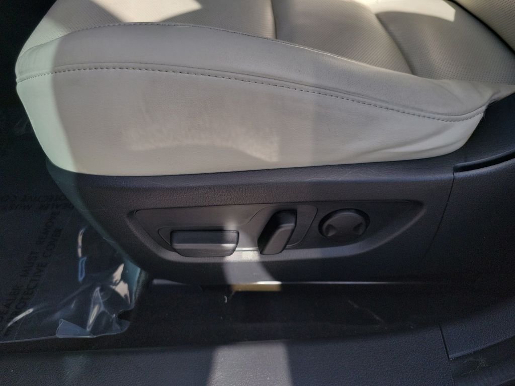 Used 2023 White Mazda 2.5 Turbo Premium Package image 16