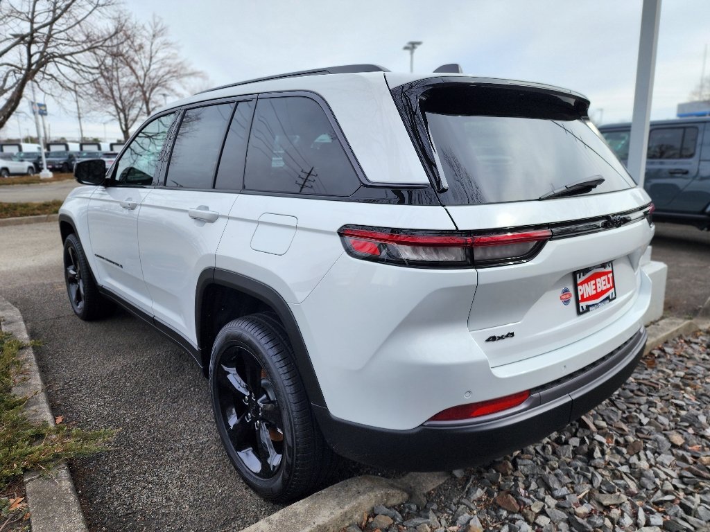New 2026 Bright White Clear-Coat Exterior Paint Jeep Limited image 10