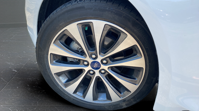 Used 2020 Oxford White Ford SE image 28