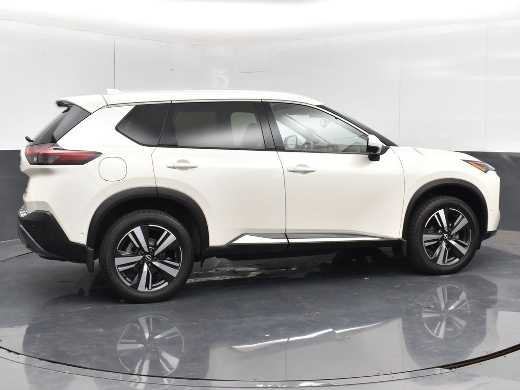 Used 2023 White Nissan SL image 20