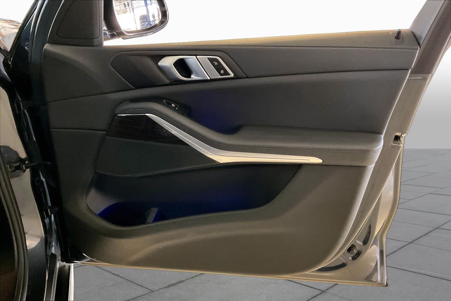 Used 2019 Arctic Grey Metallic BMW xDrive40i image 42