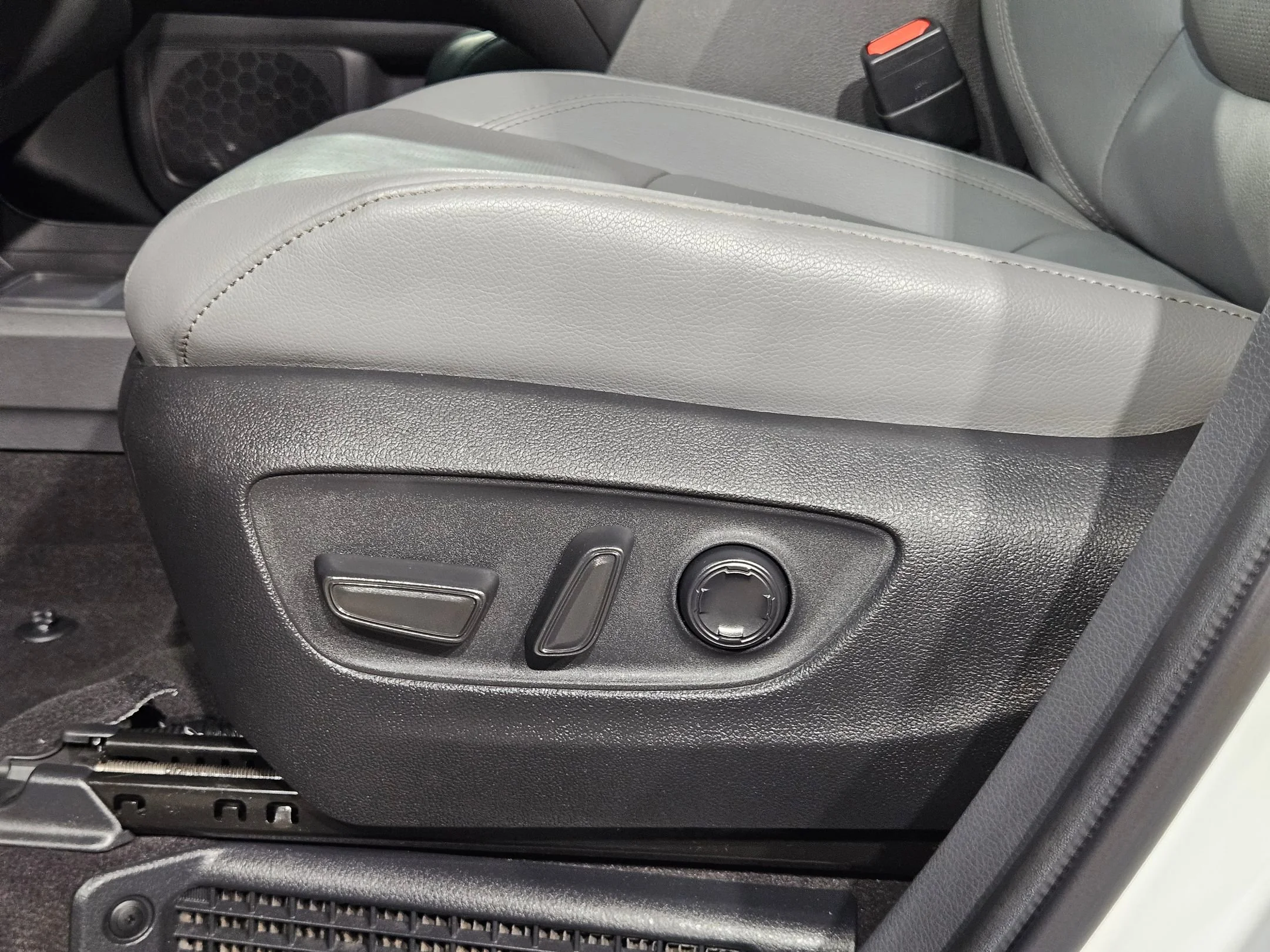 2024 Toyota Sienna Limited - Photo 23