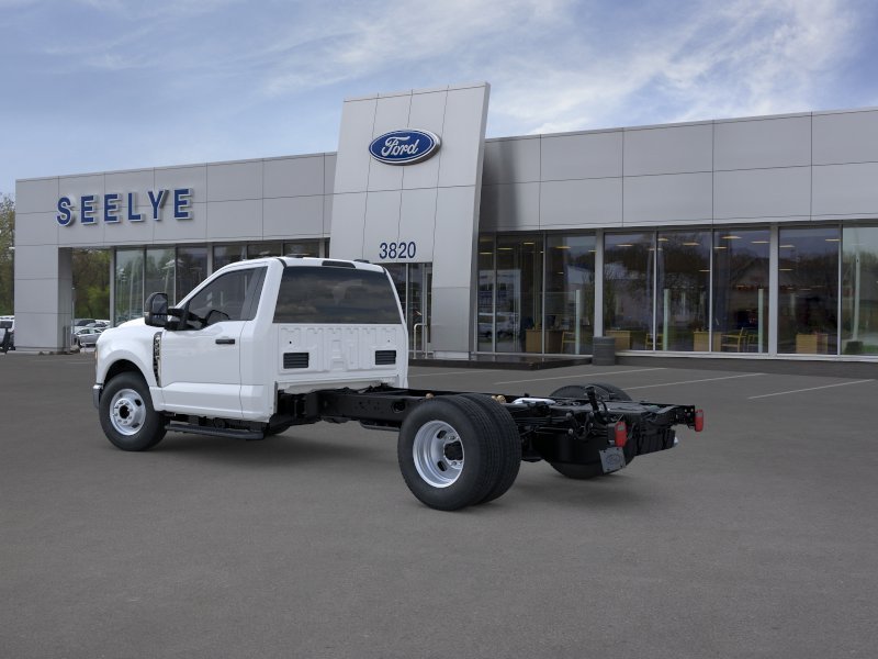 New 2026 Oxford White Ford F-350® XL image 4