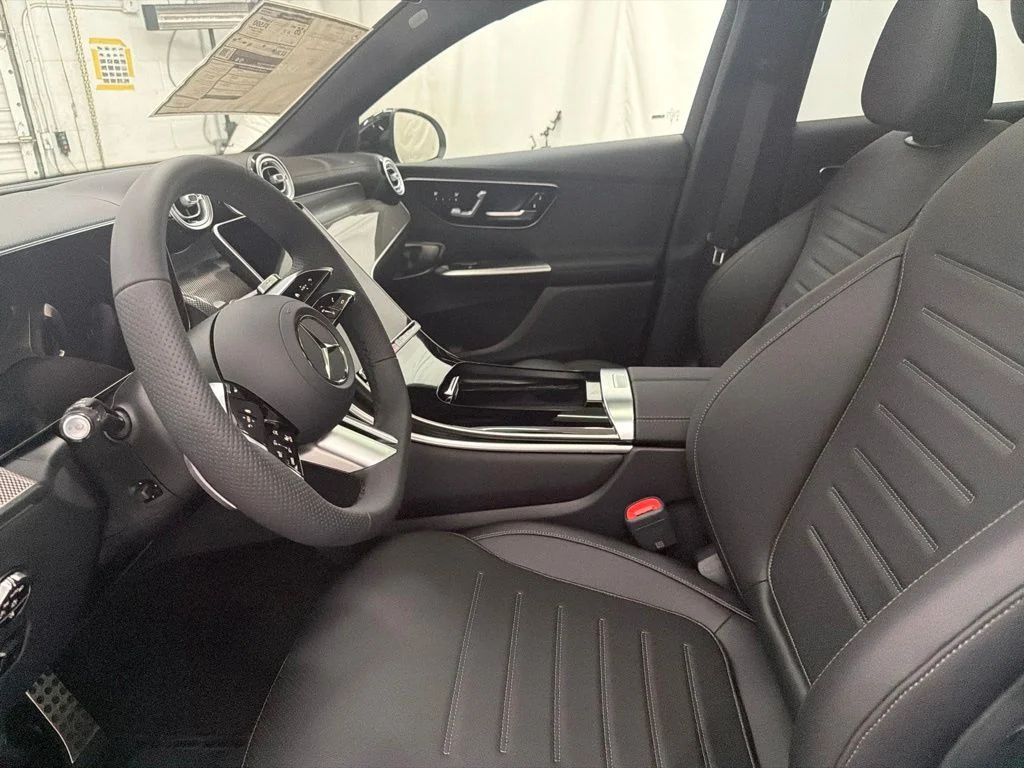 New 2027 White Mercedes-Benz GLC 300 image 14