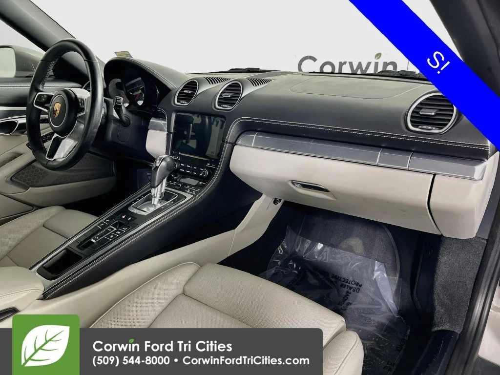 Used 2019  Porsche  image 26