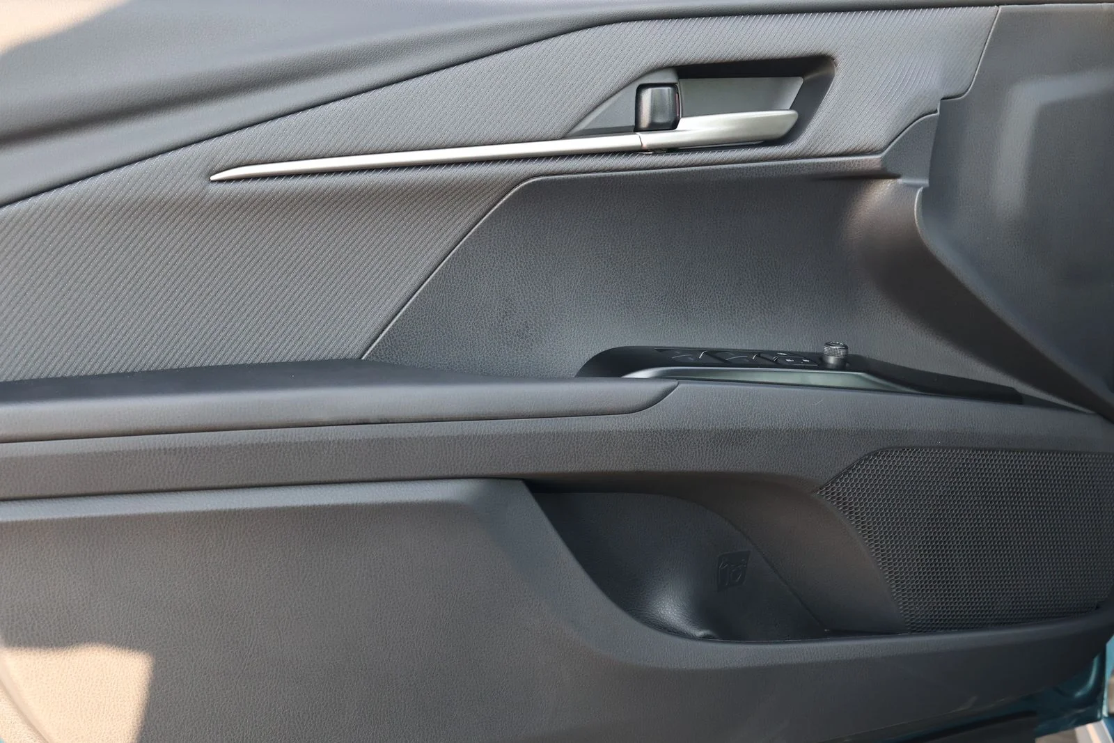 New 2026 Ocean Gem Toyota SE image 24