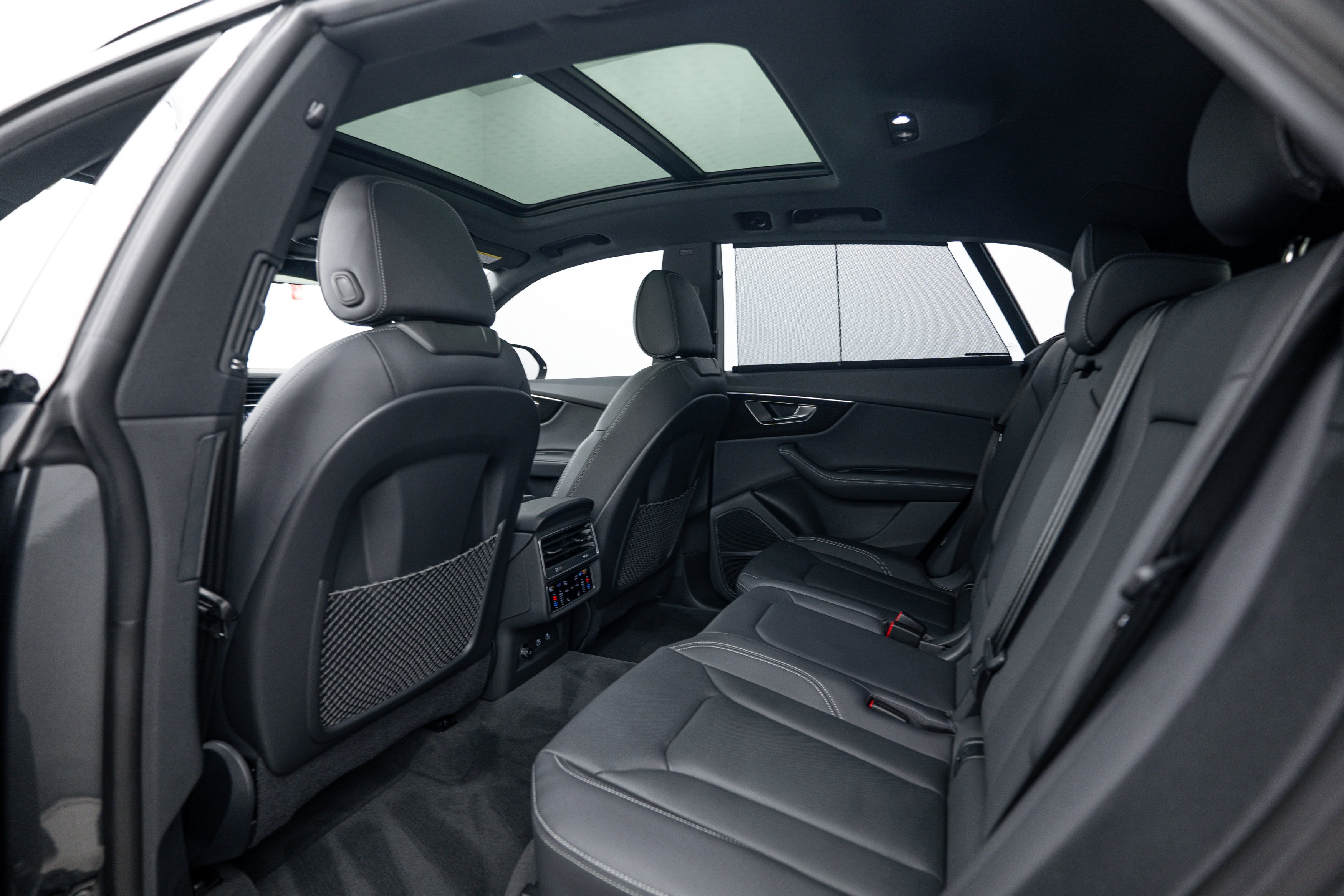 Certified Used 2025 Daytona Gray Pearl Effect Audi Premium Plus image 20
