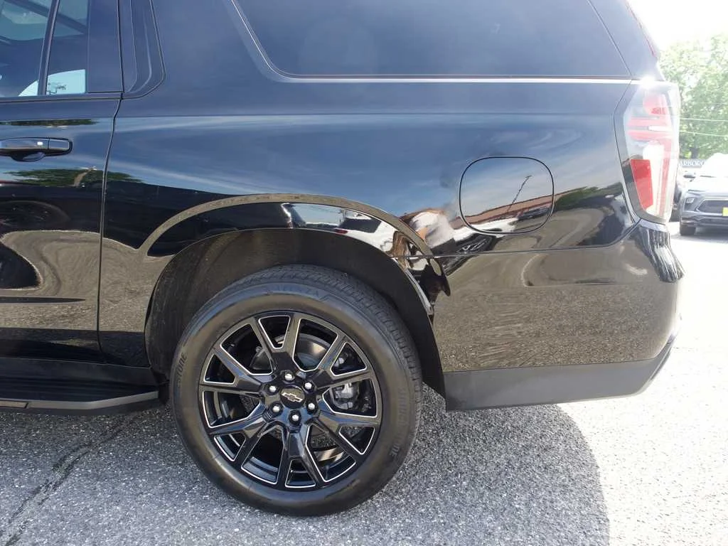 2023 Chevrolet Suburban RST - Photo 10