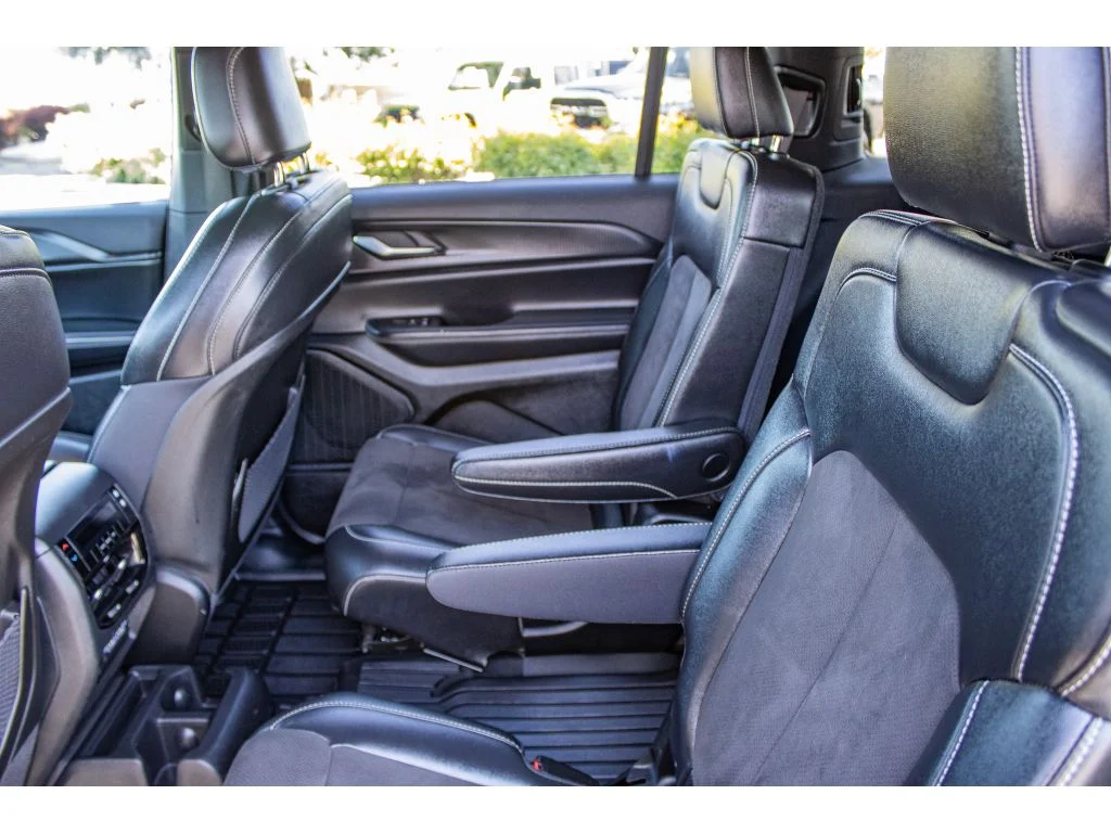 Used 2023 Baltic Gray Metallic Clearcoat Jeep Altitude image 23