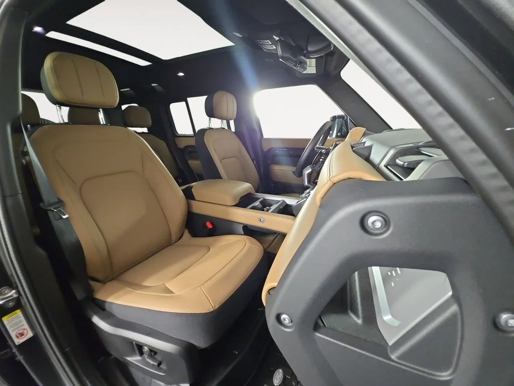 Used 2025 Gray Land Rover V8 image 15