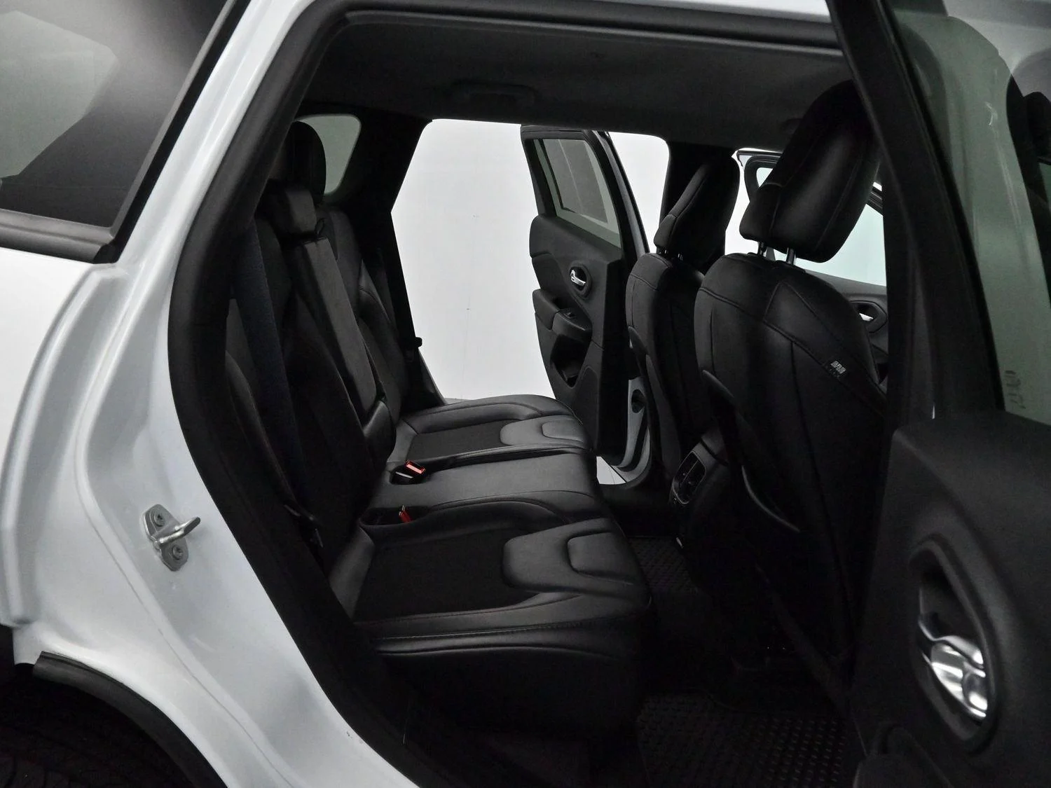 Used 2022 White Jeep Trailhawk image 29