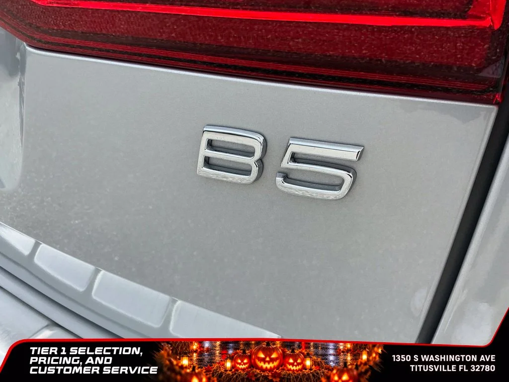 Used 2023 Silver Volvo B5 Ultimate Bright Theme image 19
