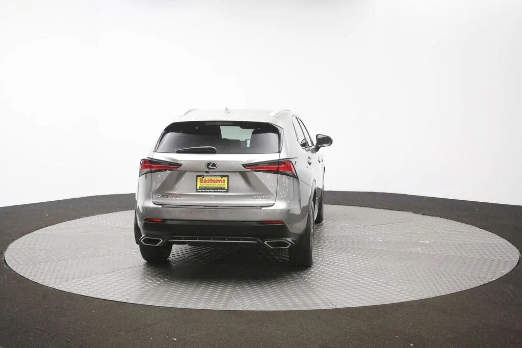 Used 2018  Lexus  image 34