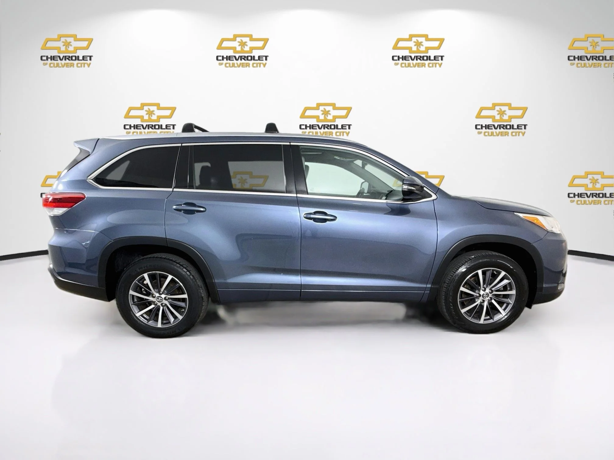 Used 2018 Blue Toyota SE image 9