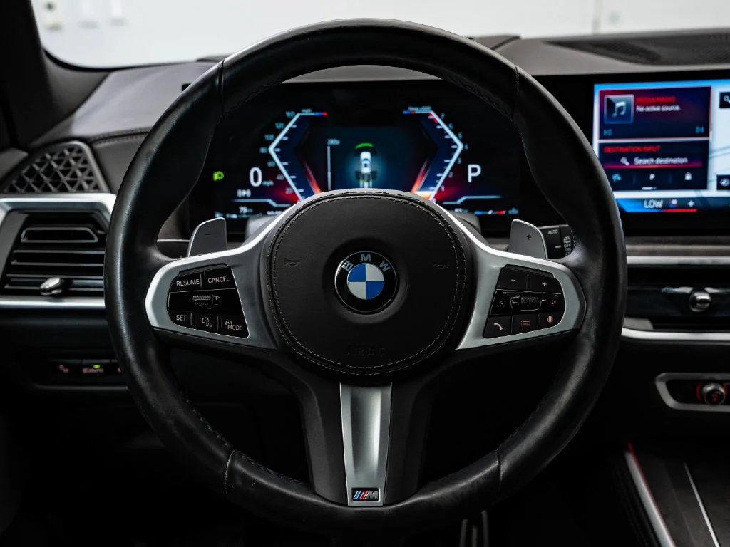 Used 2025 Mineral White Metallic BMW xDrive40i image 43