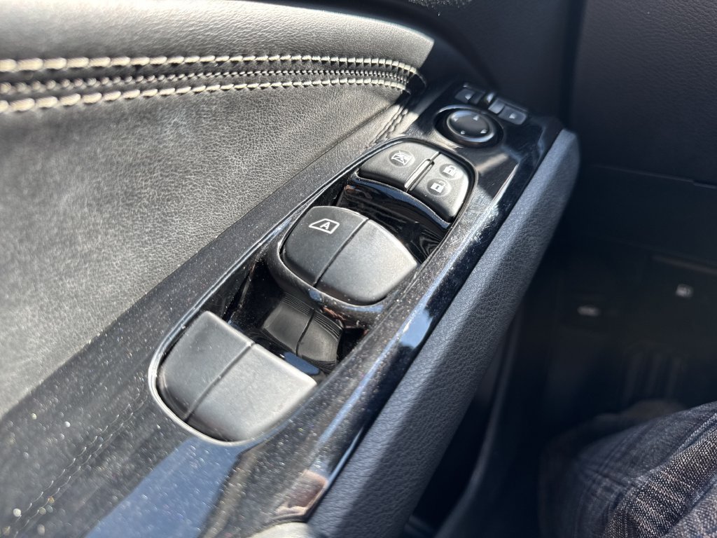 Used 2023 Silver Nissan 2.5 SL image 23