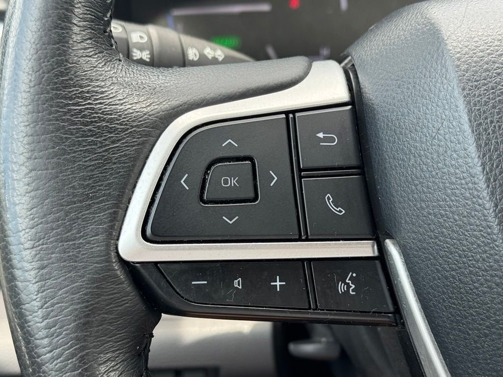 Used 2024 Silver Toyota XLE image 28