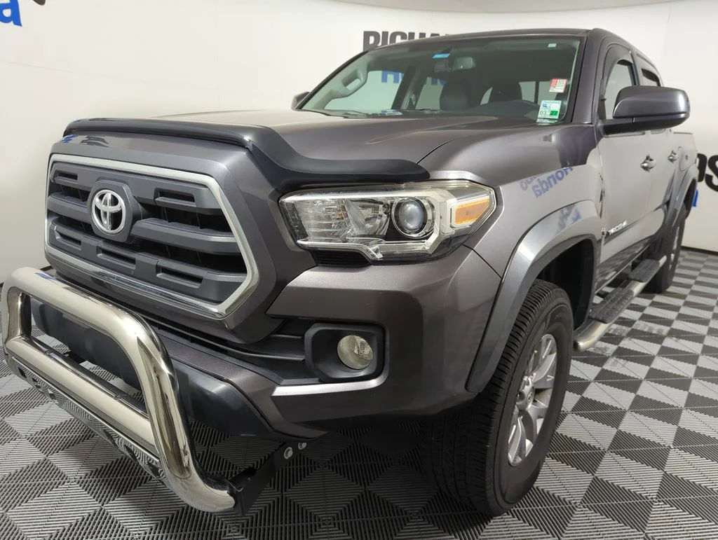 2016 Toyota Tacoma SR5 Double Cab 4x2 V6 Auto Short Bed's photo