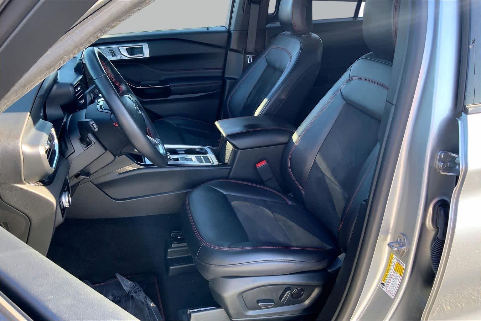 Used 2023 Iconic Silver Metallic Ford ST-Line image 8