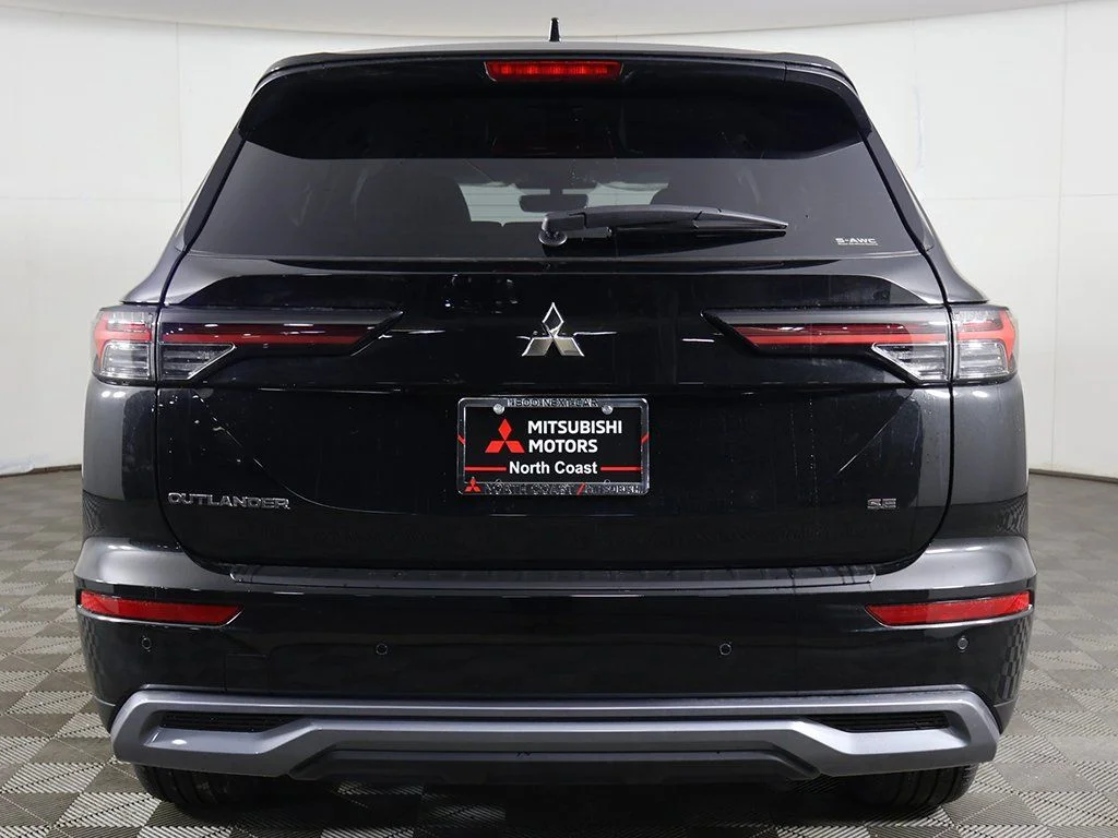 New 2026 Black Mitsubishi SE image 13