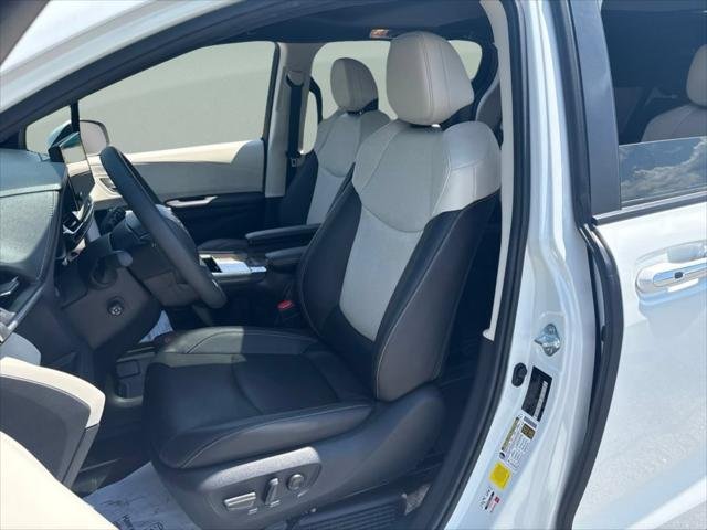 Certified Used 2026 WIND CHILL PEARL Toyota  image 18