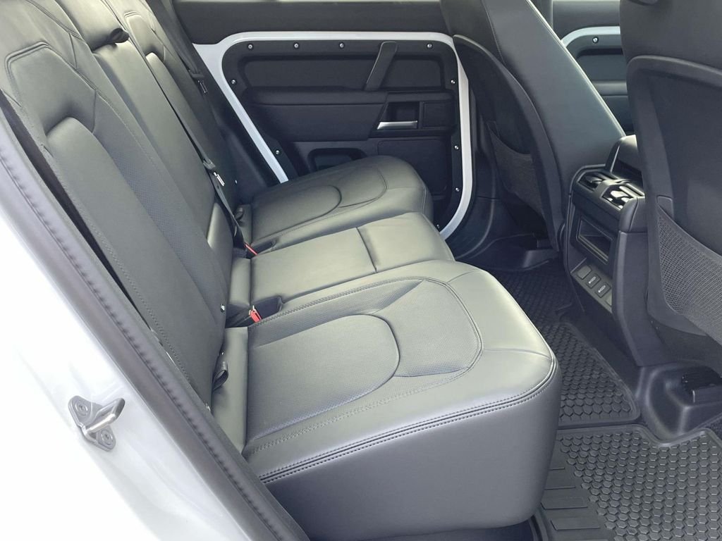 New 2026 Fuji White Land Rover X-Dynamic SE image 14