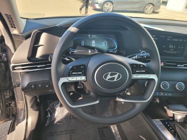 Used 2025 Gray Hyundai SE image 30