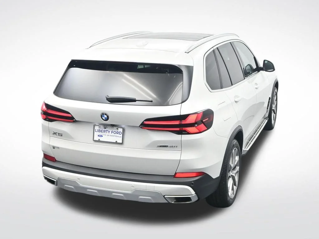 Certified Used 2025 White Metallic BMW xDrive40i image 29