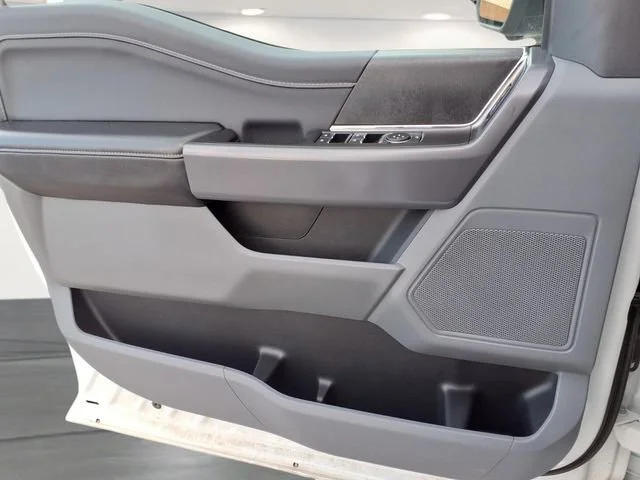 Used 2025  Ford Y image 17