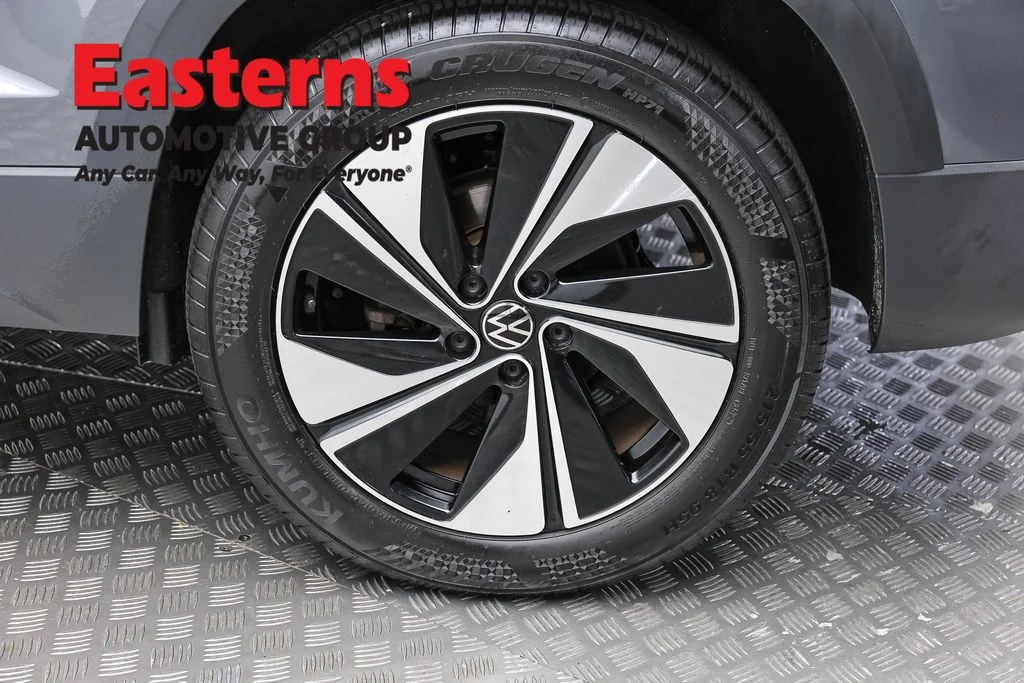 Used 2025 Gray Volkswagen 1.5T SE image 8