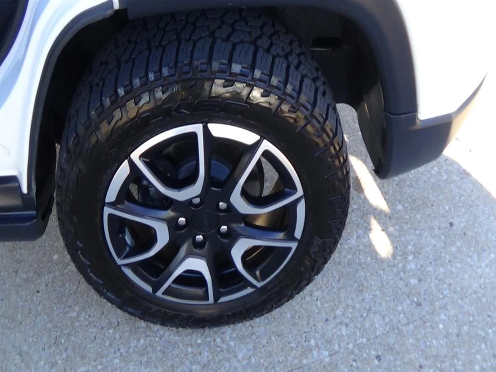 Used 2024 Bright White Clear Coat (pw7) Jeep Trailhawk image 13