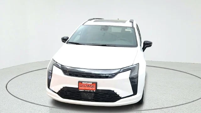 New 2027 Bright White Clear-Coat Paint Chrysler Limited image 3
