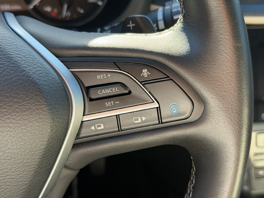Used 2025 White INFINITI ESSENTIAL image 31