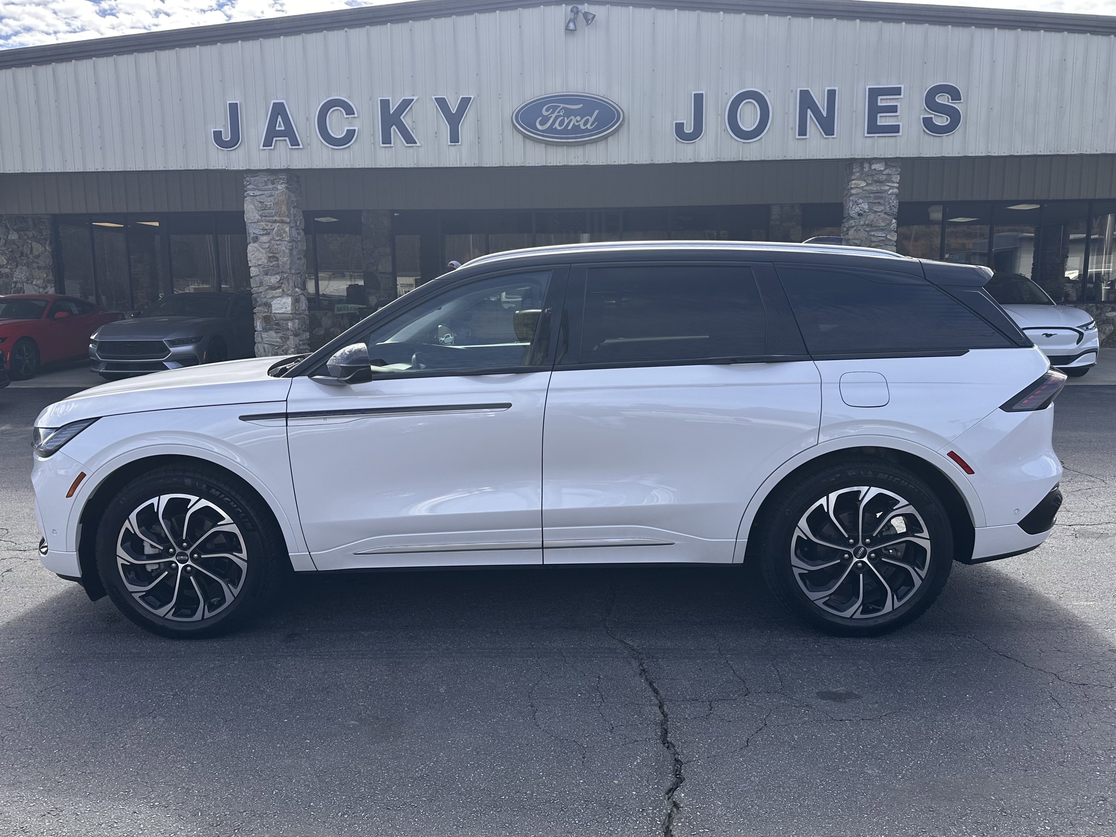 2024 Lincoln Nautilus Reserve AWD's photo