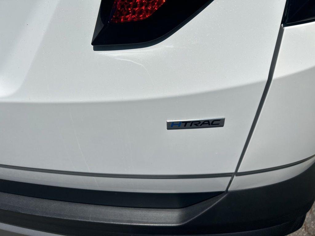 New 2026 White Hyundai SE AWD image 9