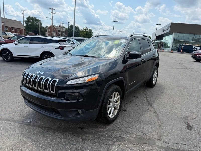 Used 2017 Black Jeep Latitude image 3