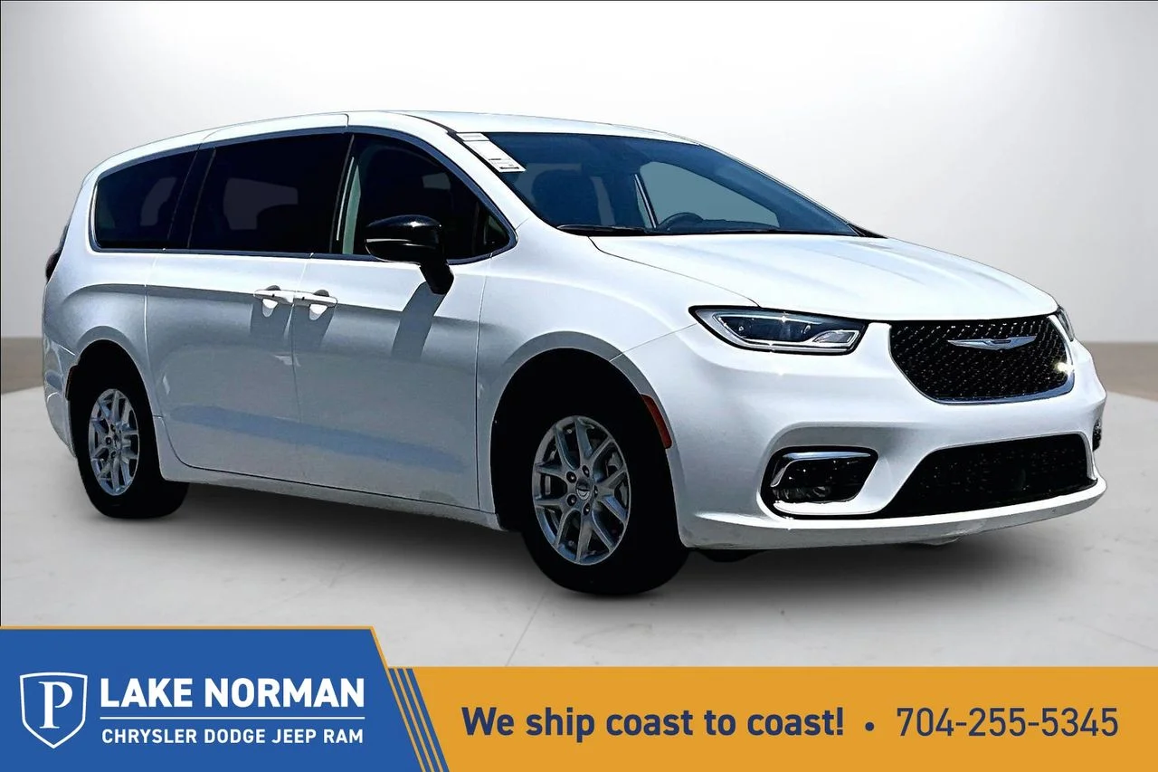 2024 Chrysler Pacifica Touring L's photo