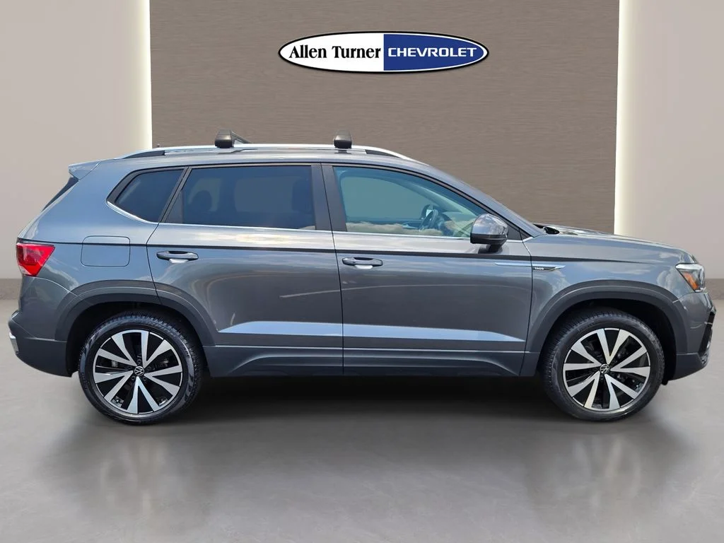Used 2022 Gray Volkswagen 1.5T SE image 4